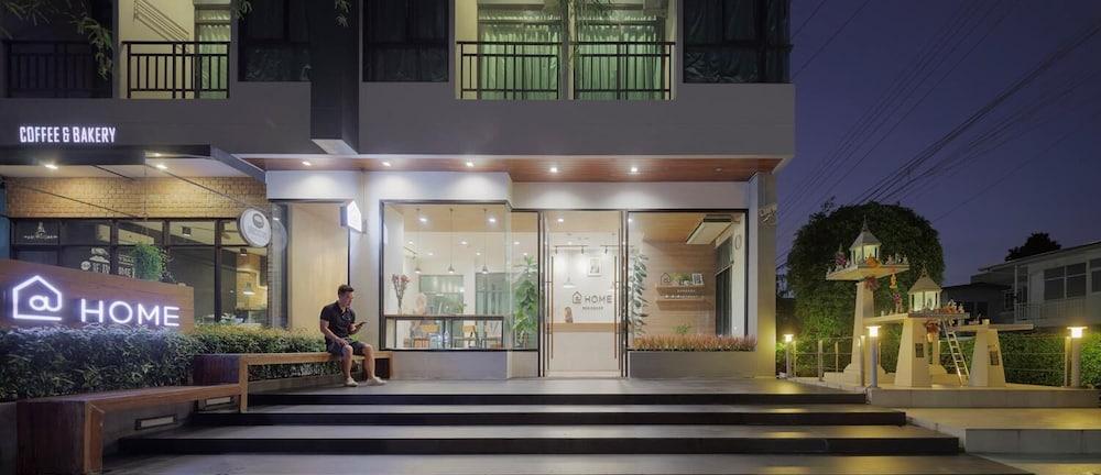 @Home Residence Bangkok Bagian luar foto