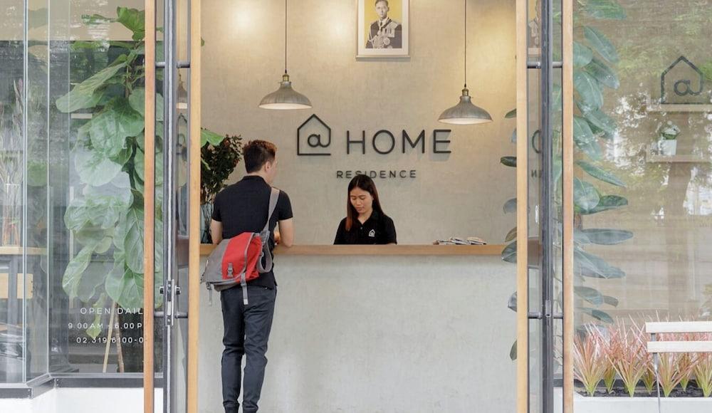 @Home Residence Bangkok Bagian luar foto