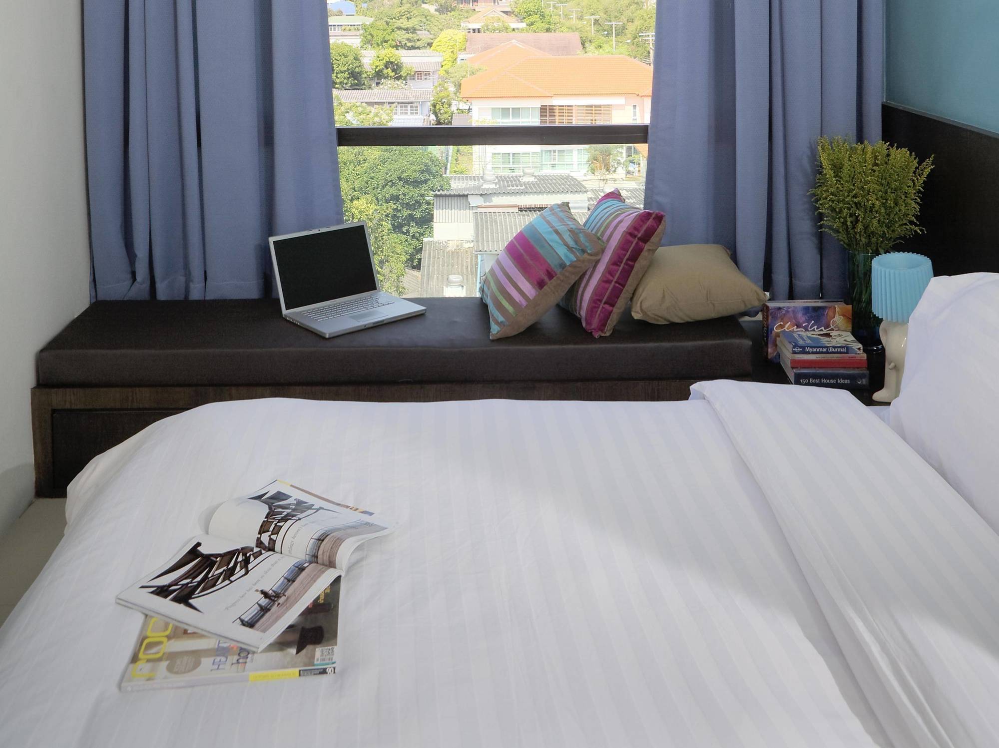 @Home Residence Bangkok Bagian luar foto