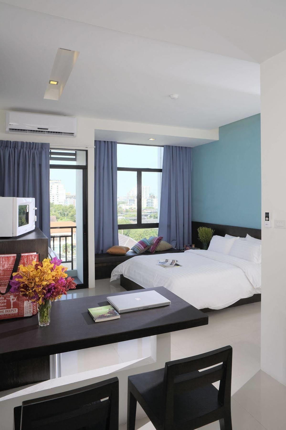 @Home Residence Bangkok Bagian luar foto