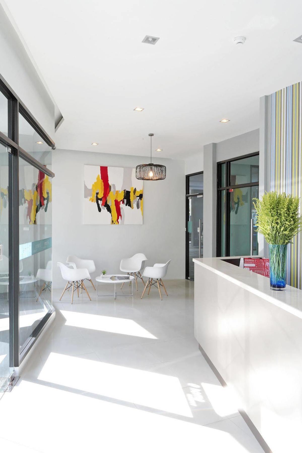 @Home Residence Bangkok Bagian luar foto