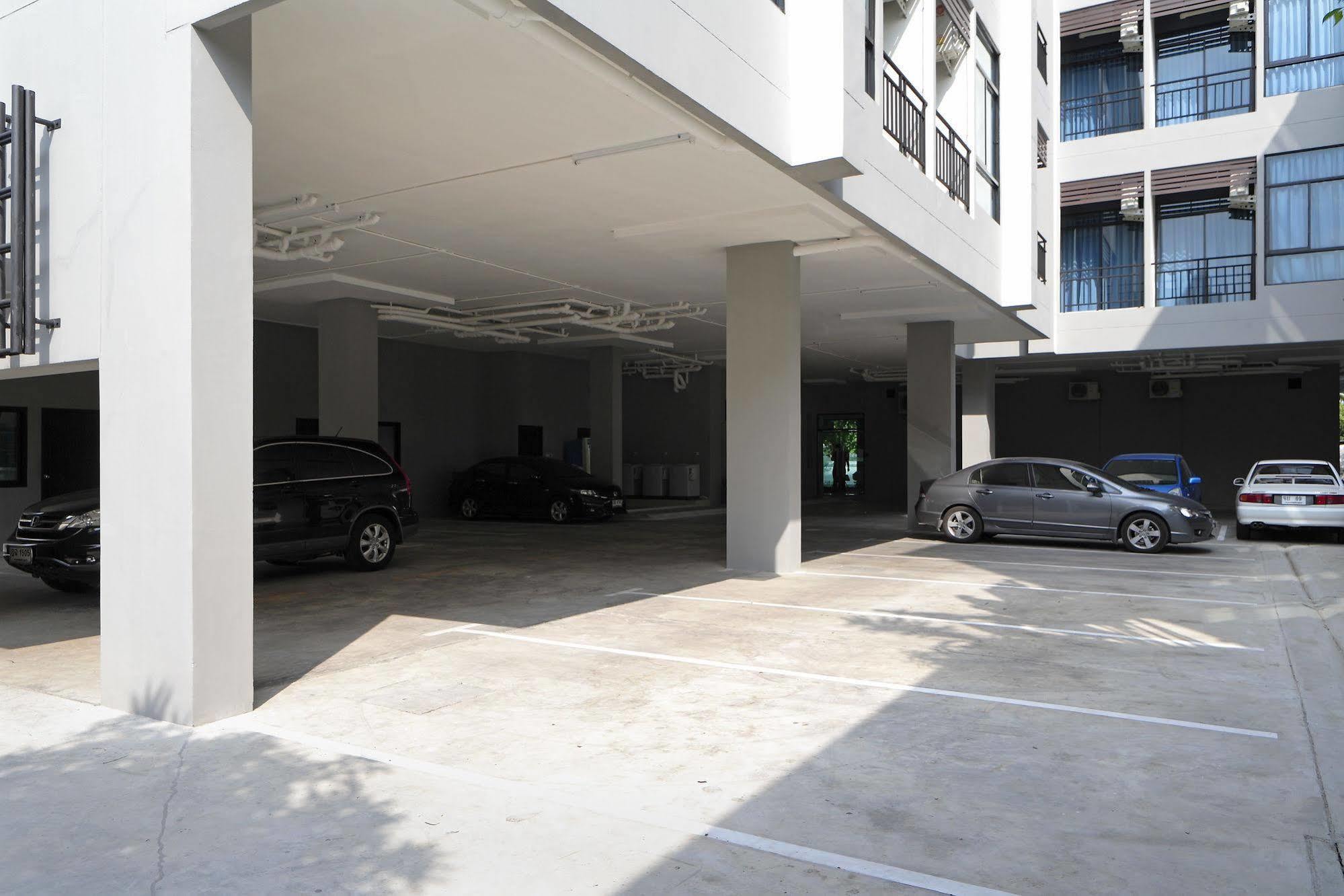 @Home Residence Bangkok Bagian luar foto